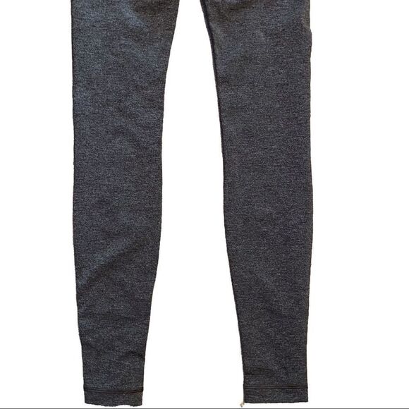 Lululemon-bandage style leggings grey size -2. Perfect for fall - Picture 4 of 5